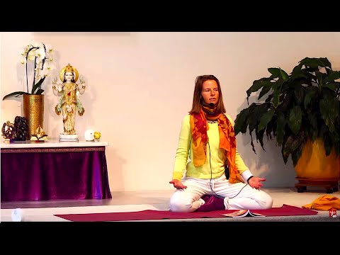 Yogastunde Mittelstufe Yoga Vidya Grundreihe: "Ankommensstunde" mit Pranavi 16:30 Uhr 10.07.2020