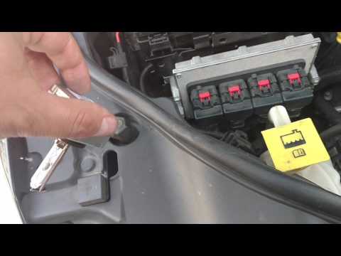 Jeep GC WK2 D1S HID Headlight Bulb Change Tips