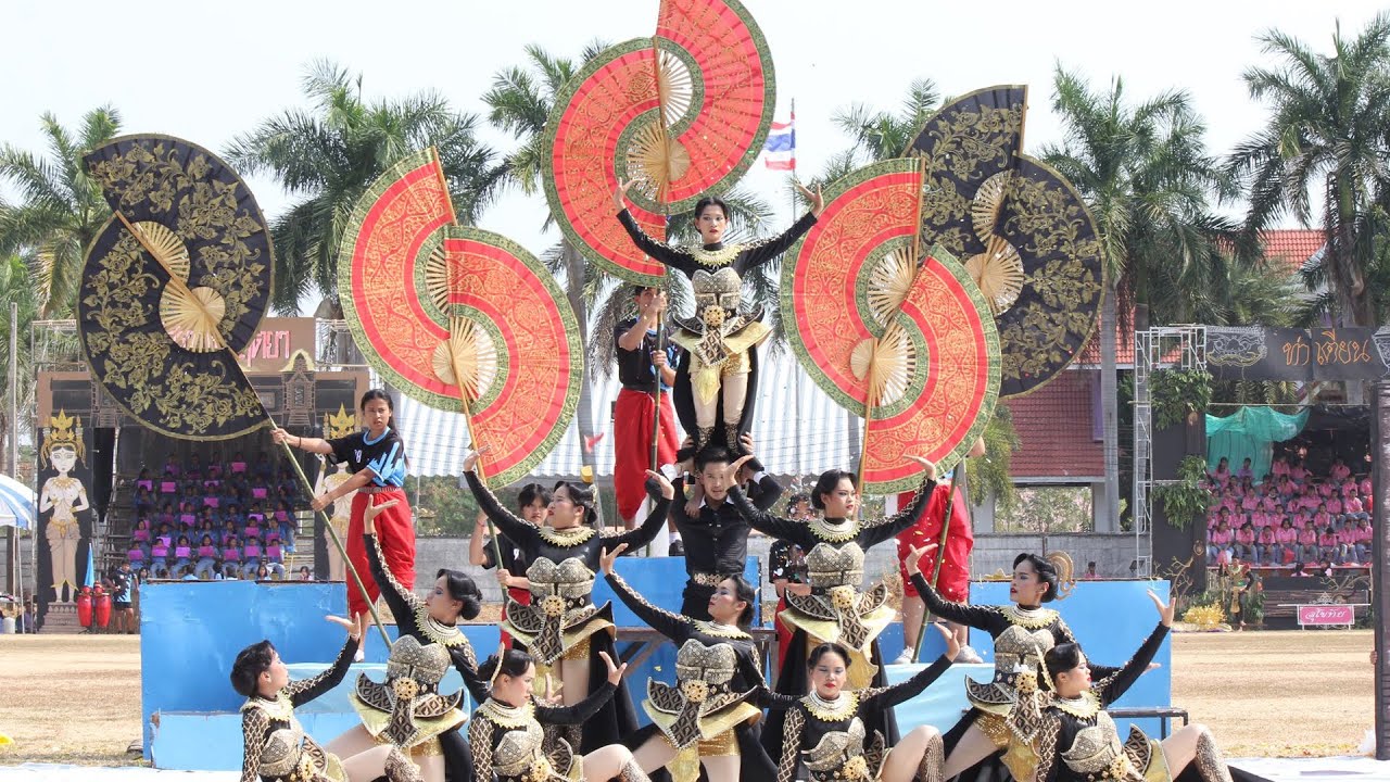 เชียร์ลีดเดอร์ คณะสีฟ้า "มนต์กฤตยา ศรีอัปสรานคร" เฟื่องฟ้าเกมส์ ครั้งที่ 43 โรงเรียนหนองม่วงวิทยา