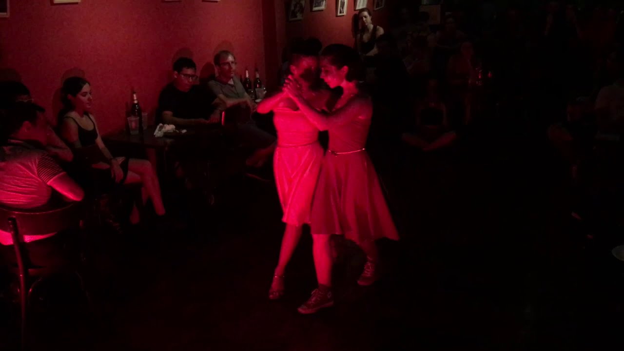 Inés Muzzopappa y Gaby Mataloni en la Milonga del Pez Cañón 1/3