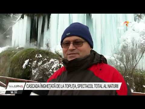 Cascada Toplița, înghețată pentru prima dată în ultimii ani, oferă un adevărat spectacol al naturii