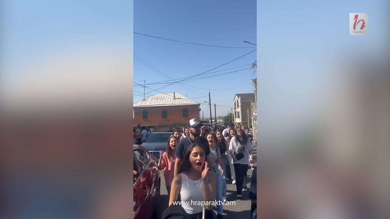 Ֆրանսիականի ուսանողներին չեն թողում մուտք գործել Սլավոնական համալսարան