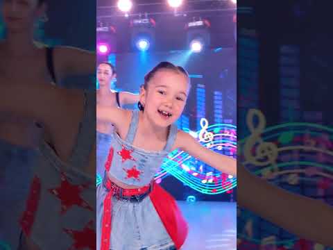 Amelia Taralunga - Veselă mereu