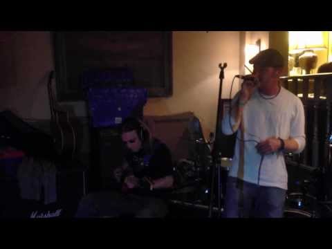 Galloping Cows - Addicted To Bass (Puretone) live