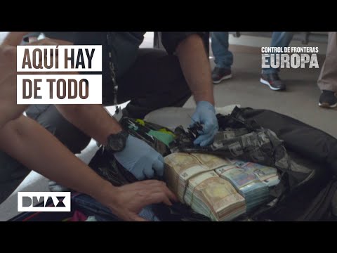 Agente aduanero encuentra maletas con objetos muy curiosos  | Control de fronteras: Europa