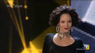 Guè Pequeno canta Bling Bling