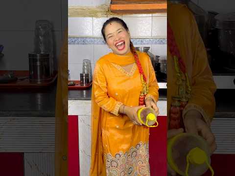 जब पत्नी की बात पति को समझ नहीं आती, तो ऐसा ही कलेश होता है 😂 | Husband Wife Comedy Song #Shorts
