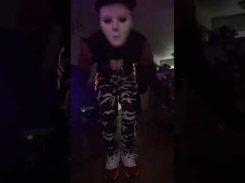 Me dancing to blanc dragons colors in between