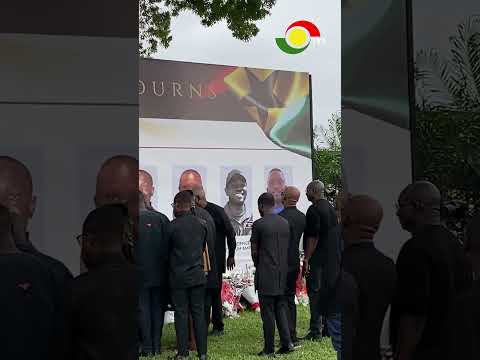 Executives of the GJA and other media associations have come to lay their flowers