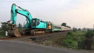 Download lagu AJAIB..KERETA API PANJANG BISA BERUBAH BENTUK  mp3