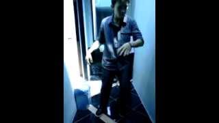 Popping Freestyle &quot; Throw Your Hands Up &quot; - Kirk franklin