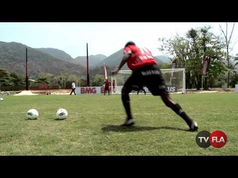 Revanche: Renato Abreu desafia o goleiro Douglas pela segunda vez