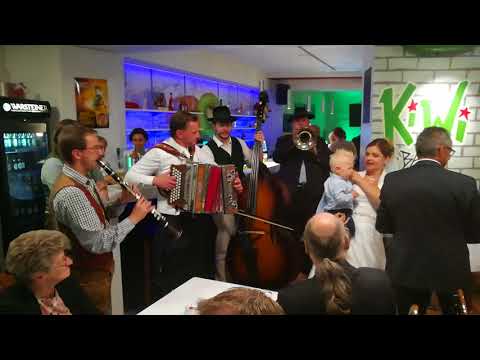 Weinstadl-Musi mit Wolfgang Kolar spielt Rosamunde (Polka), Hochzeit Martina und Wolfgang 2017