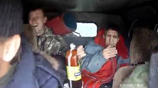 Мальчики идут на рыбалку