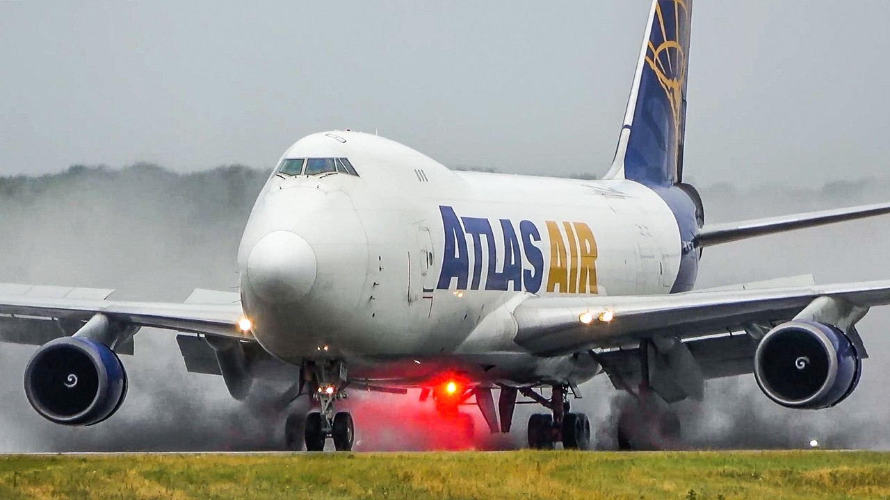 BOEING 747 DISAPPEARS in THICK CLOUDS AFTER DEPARTURE - B747 Takeoff in bad weather (4K)