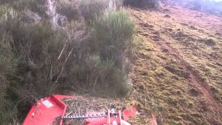 preview picture of video 'John Deere 6110 desbrozando en Hinojosa de Duero'