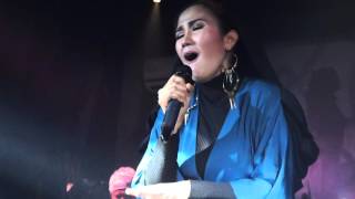 Download lagu Nicky Astria - Panggung Sandiwara Live at Cilandak Jakarta mp3 Download lagu Nicky Astria - Panggung Sandiwara Live at Cilandak Jakarta mp3