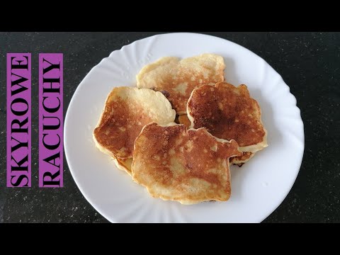 Skyr pancakes with apple.