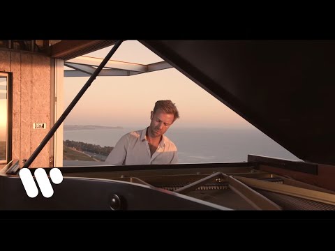 Andrew von Oeyen plays J.S. Bach: Piano Concerto No. 5 in F minor, BWV 1056: II. Largo