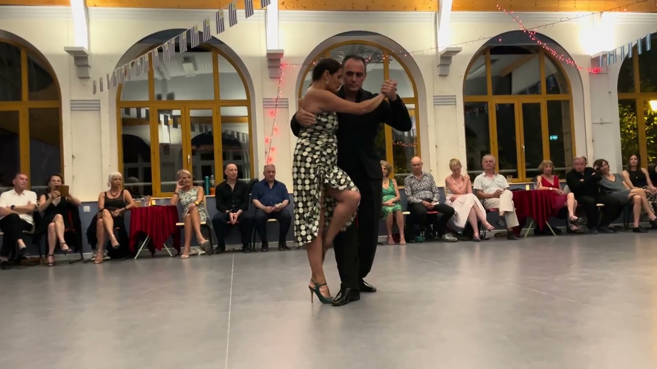 Video thumbnail for Esteban Moreno & Verónica Cordero - Tango : Esta noche de luna - Carlos Di Sarli