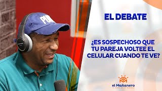 ¿Es de sospechar si tu pareja voltea el celular cuando te ve?