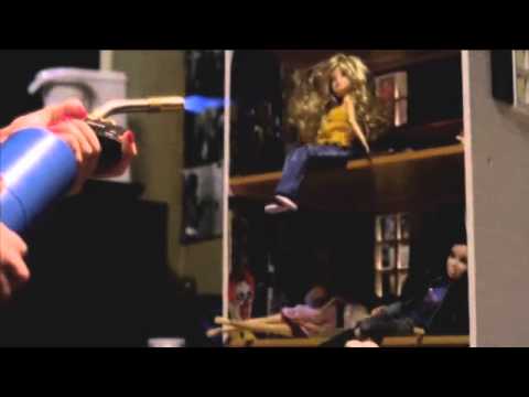 PLL 3x17 Out of the Frying Pan, Into The Inferno - A burns a Hanna bobblehead