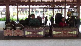Download lagu Performance music gamelan at borobudur temple museum mp3 Download lagu Performance music gamelan at borobudur temple museum mp3