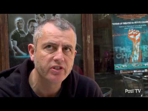 Tout premier portrait de la série "Enquêtes de sens" sur Alain Guyard, philosophe forain. Une approche de la philosophie qui sort des sentiers battus, des salons où l'on cause, des amphis de la Sorbonne, des salles de cours... pour la porter jusqu'aux prisons, aux hôpitaux psychiatriques, aux scènes de théâtre, aux chapiteaux de cirque...sur un ton qui allie légèreté et profondeur, humour et provocation, harangue et maîtrise du sujet. Réalisation et musique: Patricia Seror et Laurent Haubin https://www.quatreoeil.com/