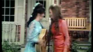 Loretta Lynn &amp; Jeannie C. Riley - Don&#39;t Come Home A-Drinkin&#39;