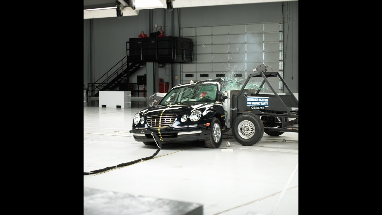 2007 Kia Amanti side IIHS crash test