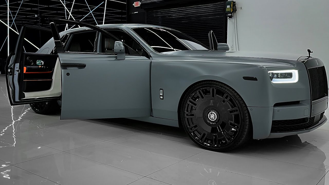 2025 Rolls Royce Phantom - Extraordinary Large Hyper Luxury Sedan