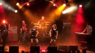 AMI 6  &quot;Ces bottes sont faites pour marcher&quot;