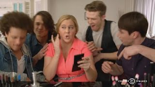 Amy Schumer: Girl, You Don&#39;t Need Makeup Parody is Online Hit