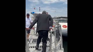 napoli-arriva-il-nuovo-battello-spazzamare