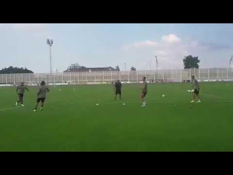 Cristiano Ronaldo messes up in training   Paulo Dybala and Douglas Costa find it hilarious