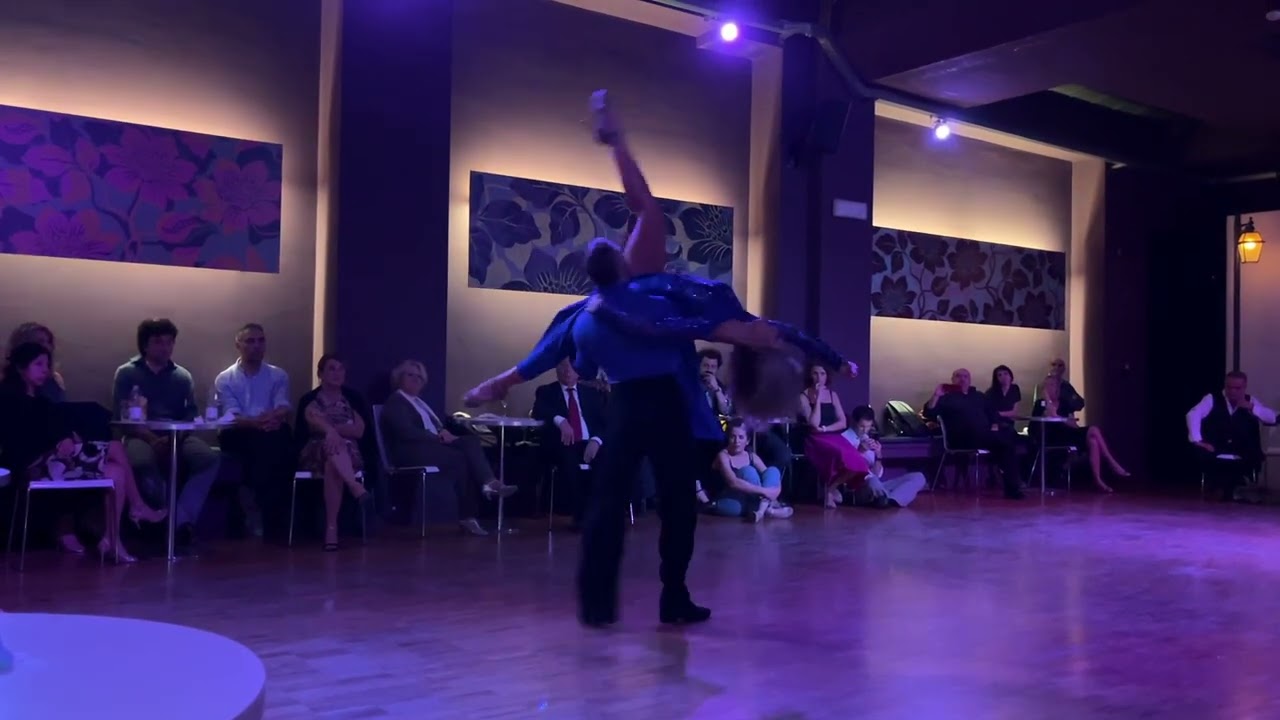 COREOGRAFIA DI CLAUDIO GONZALEZ  Y JULIA URRUTY