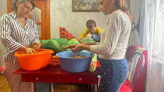 Download lagu Big Family Sauerkraut Day 🥬👨👩👧👦✨ | Traditional Rural Family Life in the Carpathians 🏔️ mp3 Download lagu Big Family Sauerkraut Day 🥬👨👩👧👦✨ | Traditional Rural Family Life in the Carpathians 🏔️ mp3