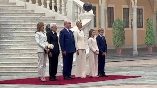 Mattarella a Monaco, la foto con la famiglia reale: il video