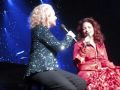 Gloria Estefan & Carole King sing in spanish "Lo que tú eres para mí" - Sunday May 24th 2009
