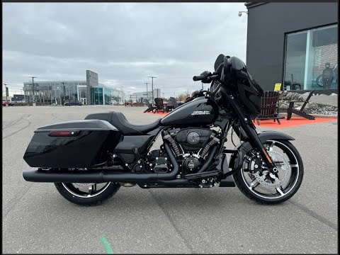 2024 Harley-Davidson<sup>®</sup> Street Glide® Vivid Black