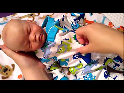 Reborn Carter gets New Dinosaur Pajamas ❤️ Video