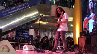 Mateus Asato Live @ Plaza Semanggi Jakarta - Don't Dream It's Over + Ibu Pertiwi