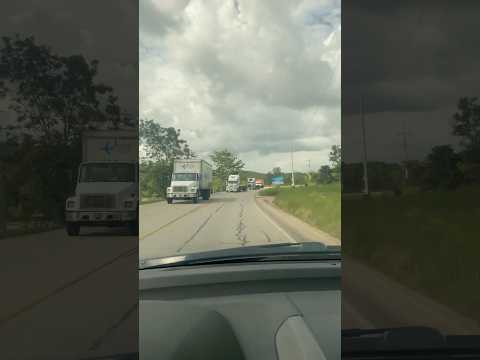 Pasando a un costado del Pueblo de Santa Ana | Peten | Guatemala