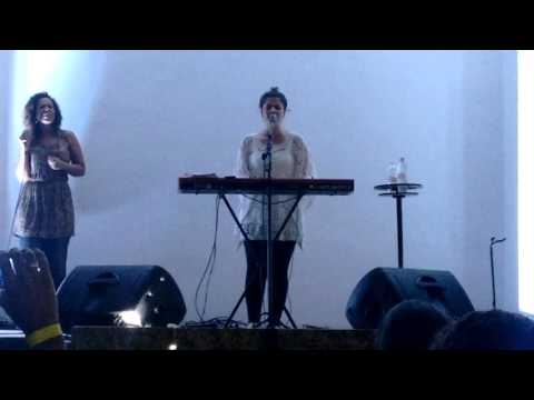 Laura Souguellis - Veio o teu amor / O Sertão Clama