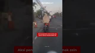 Download lagu The action of the mother driver zein right but it turns out she turned left mp3