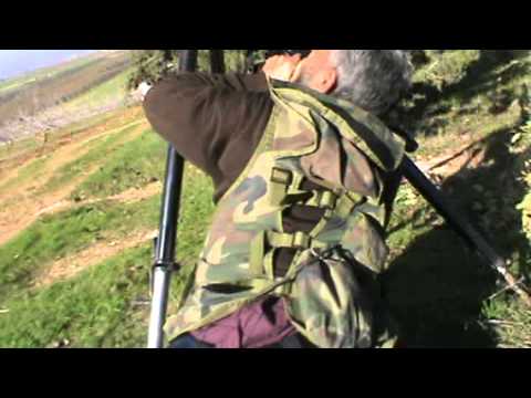 التصدي ليطران قوات النظام في منطقة اللطامنة في ريف حماة من بواسطة رشاش دوشكا من قبل كتيبة أبو عبيدة بن الجراح