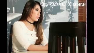 Download lagu Via Vallen - Sakit Sakit Hatiku mp3 Download lagu Via Vallen - Sakit Sakit Hatiku mp3