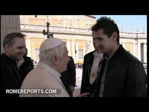 El delantero alemán Klose visita a Benedicto XVI