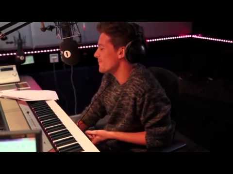Louis Tomlinson plays the piano for Greg James