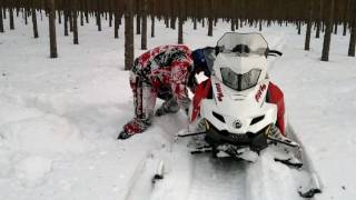 preview picture of video 'Uskomatonta moottorikelkkailua. Unbelievable snowmobiling'